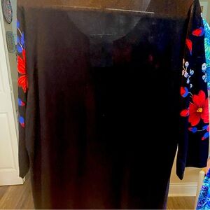 Womens 1X Light Weight Black Knit Sweater with Flowers & Tiny Rhinestones